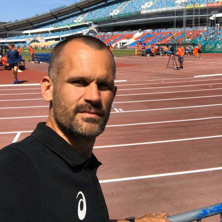 cover art for Stefan Holm om konsten att coacha sin avkomma, beefen med Patrik Sjöberg samt om hur han avgjorde en NHL-säsong med hjälp av en tärning