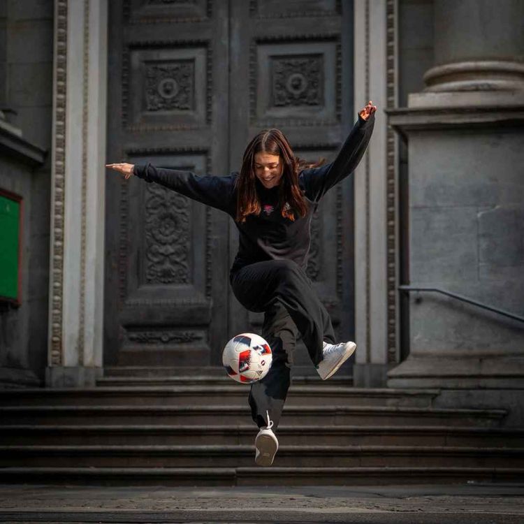 cover art for L'art et la manière du foot freestyle : We Rock Sport, le podcast avec Yoanna Dallier 