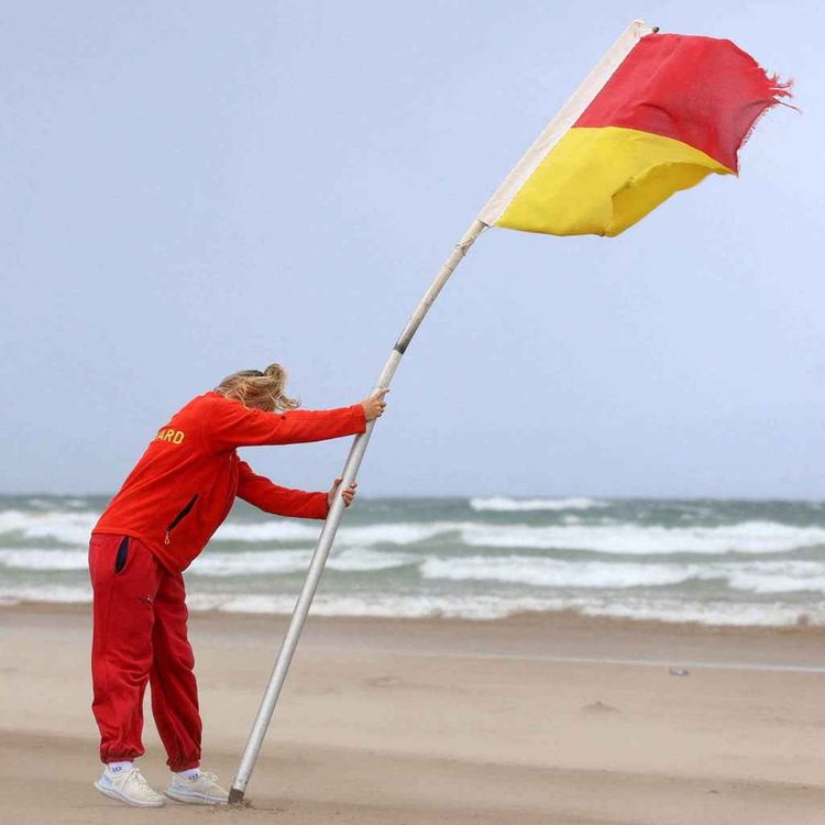 cover art for Storm Floris: “records could be broken in terms of wind speeds” - Met Office