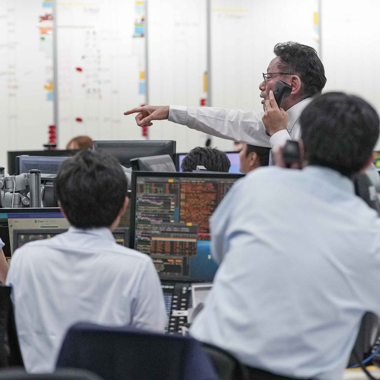 cover art for Do bond markets rule the world?