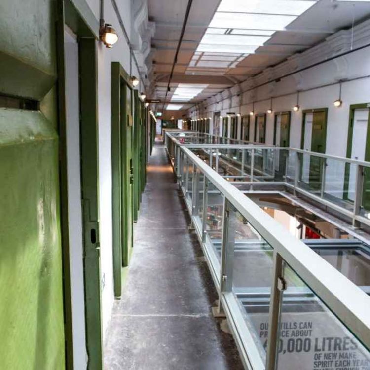 cover art for Should Drug Treatments Courts be rolled out to help those with addiction?