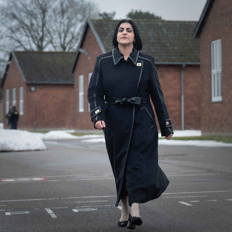 cover art for What does Britain's immigration shake-up mean?