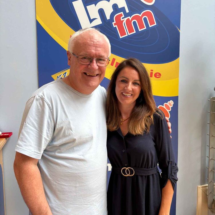 cover art for Sarah Stanley talks about her journey to being a trauma life coach on Lite Lunch