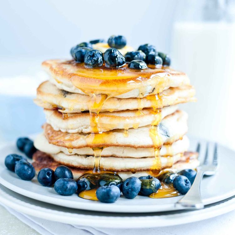 cover art for 4905: LISTEN¦ Flippin delicious! Top chef, author and broadcaster Paula McIntyre gives Frank some top tips on the many ways to prepare pancakes - whether you like them sweet or savoury