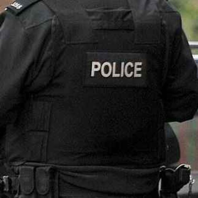 cover art for 4931: LISTEN¦ A three-year-old girl and an elderly woman are among those caught up in the feud between rival drug gangs in Ards and North Down. UUP Policing Board Member Mike Nesbitt speaks to Frank after an attack in Donaghadee