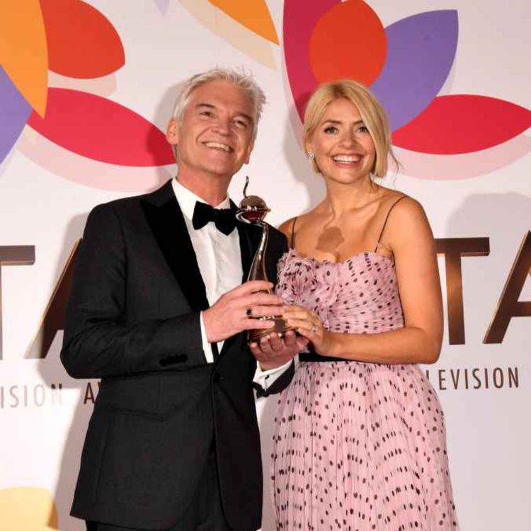 cover art for 4941: LISTEN¦ 'In many ways this was an accident waiting to happen, since 'Queuegate' - you can't have a host and hostess who don't get on' - showbiz commentator Nigel Pauley talked to Frank about Phillip Schofield's departure from This Morning