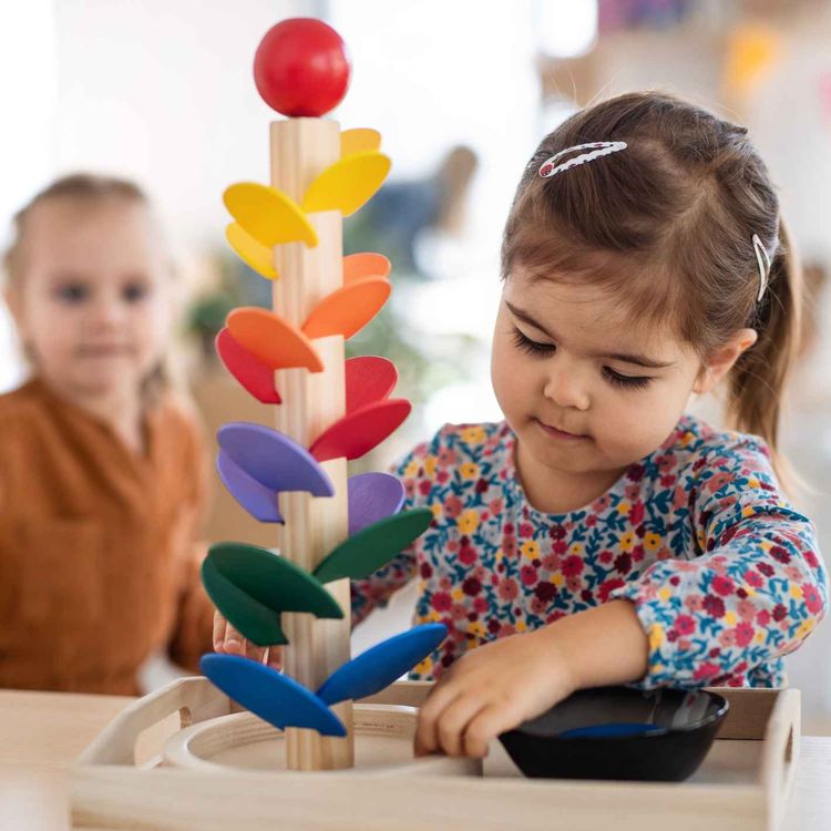cover art for 4953: LISTEN¦ 'Parents need help to stay afloat' - a new report found childcare is 'unaffordable' , but campaigners say the scale of the problem is being understated. Frank spoke to Casey McGivern from @MeltedParentsNI, Aoife Hamilton and Kate Nicholl