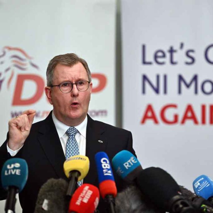 cover art for 4985: LISTEN¦ Has Sir Jeffrey Donaldson pulled off a significant coup by agreeing a deal to remove the Irish Sea border? When might we see a return to Stormont? Frank spoke to Prof Jon Tonge, Mick Fealty, Alliance MLA Eoin Tennyson & U105's Peter McVerry