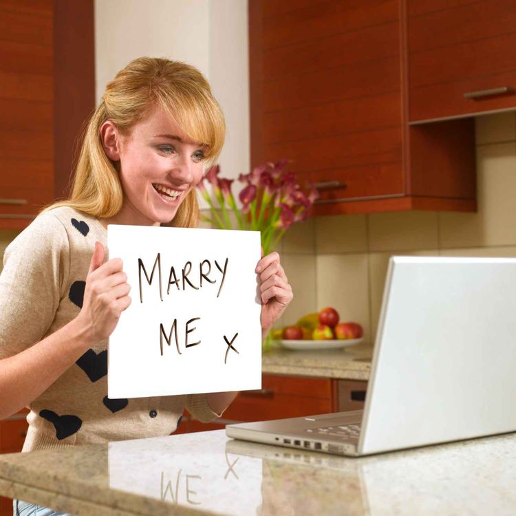 cover art for 4996: LISTEN¦ It's a leap year - will many woman be getting down on one knee today? Frank spoke to Kim Kelly