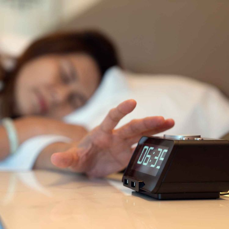 cover art for 4997: LISTEN¦ Do you hit the snooze button or spring out of bed when the alarm goes? We lose thousands of hours of productive time by delaying getting up, so why do we do it? Frank chatted to Helen McClements