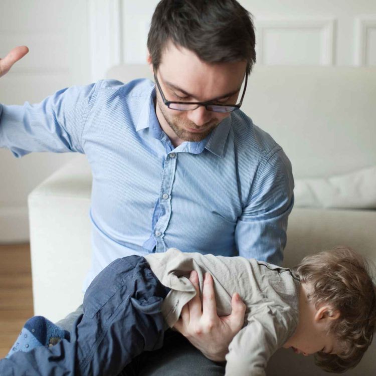 cover art for 5022: LISTEN¦ Should smacking children be banned? The Royal College of Pediatrics has called for an end to 'unjust and dangerous' physical punishment. Frank spoke to @ParentingNI  interim CEO Koulla Yiasouma