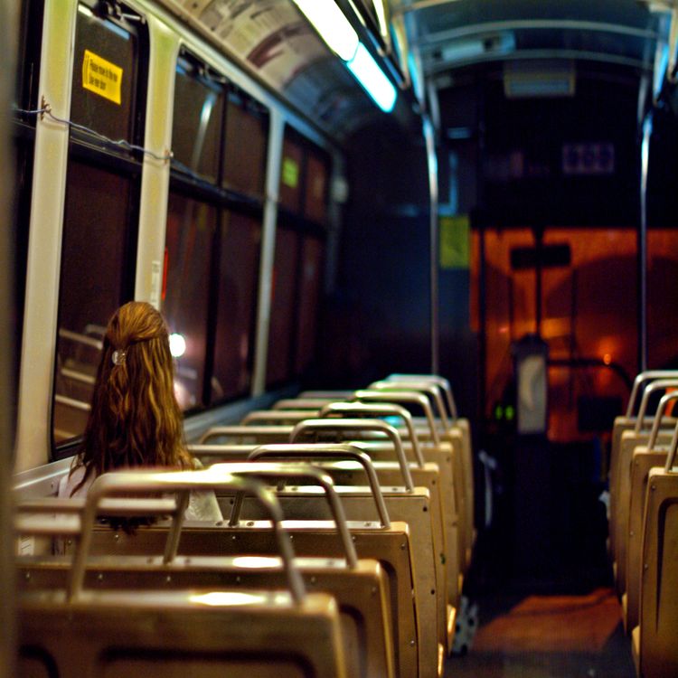 cover art for 5025: LISTEN¦ How would you feel if someone sat next to you on an empty bus? Thousands of people responded after a woman went viral, sharing her experience of being on a bus in London. Frank spoke to Kim Kelly and got the thoughts of listeners