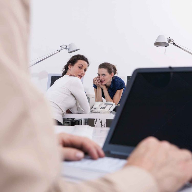 cover art for 5042: LISTEN¦ Are Facebook groups aimed at protecting women from toxic men, by naming and shaming them, doing more harm than good? Frank spoke to cyber security expert Wayne Denner & Carey Baxter from Mens Alliance NI