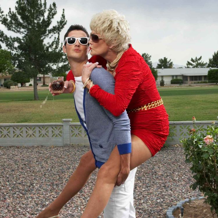 cover art for 5045: LISTEN¦ Toy boys or older men? Anne Hathaway's new film 'The Idea of You' sees the main character in a relationship with a much younger man. Is it all it's cracked up to be? Frank spoke to showbiz journalist Kim Kelly