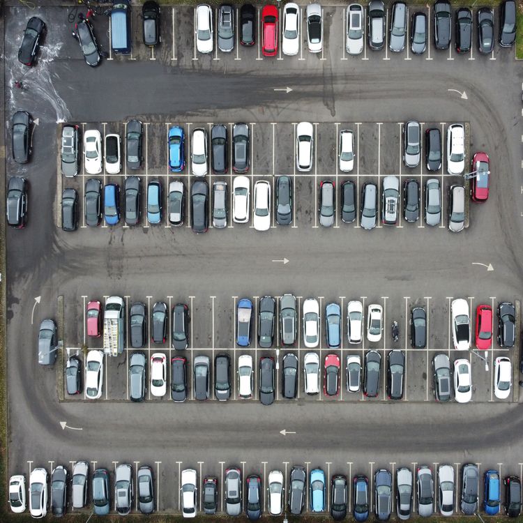 cover art for 5080: LISTEN¦ Should we make parking more expensive, to encourage public transport or active travel? Frank spoke to Anne Madden from Sustrans and Glyn Roberts from Retail NI