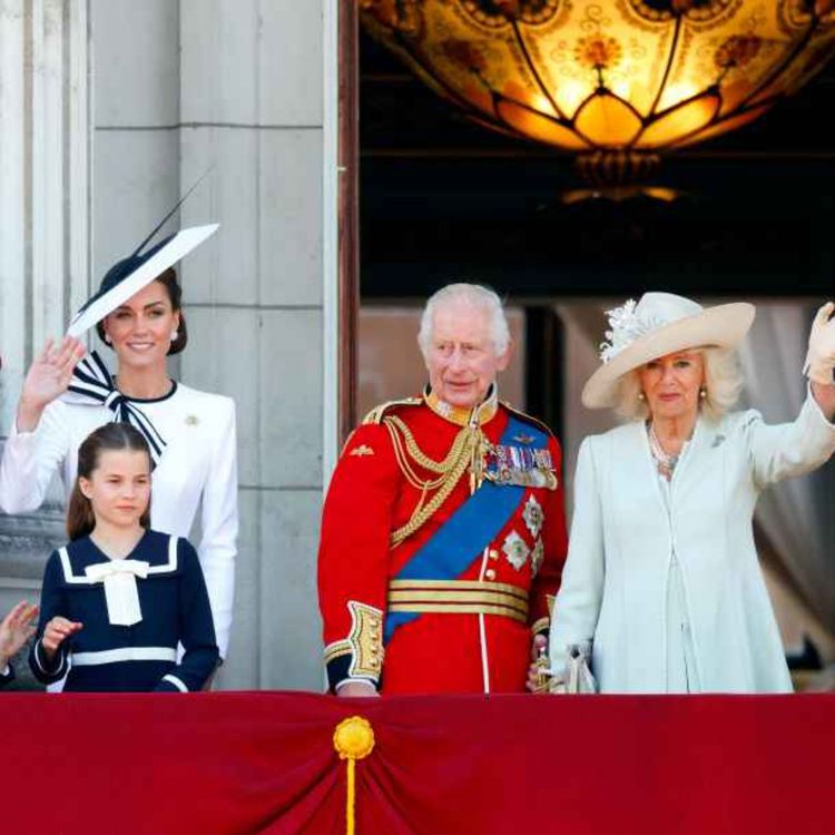 cover art for 5123: LISTEN¦ Is the Royal Family good value for money? A new report has claimed it costs the public purse over £500m a year - but others suggest the tourism revenue generated alone covers its costs