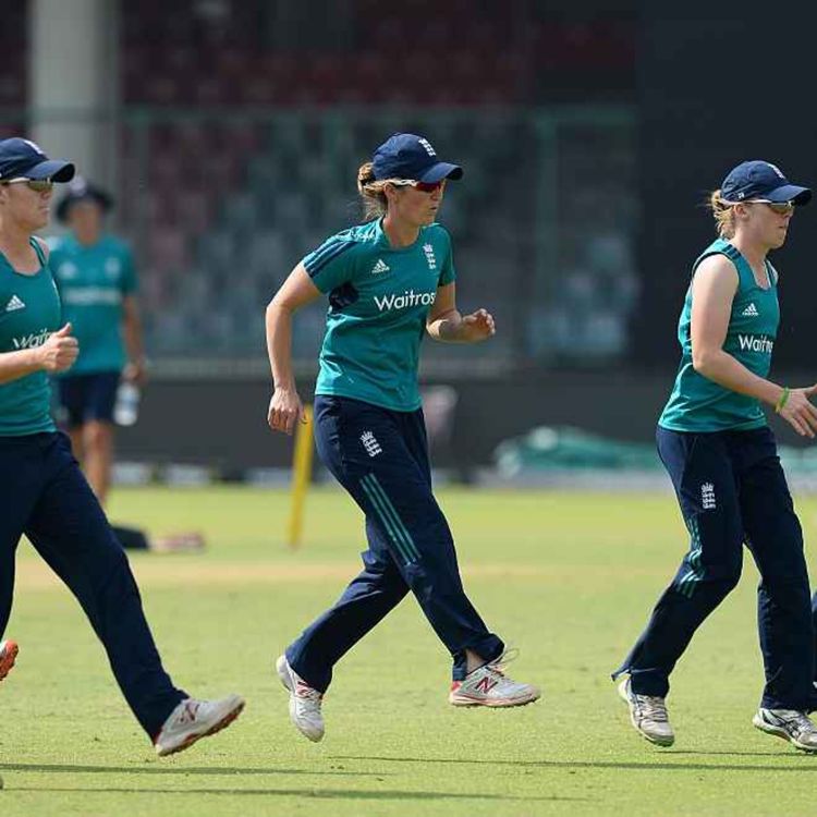 cover art for 5130: LISTEN¦ Should male and female sports stars be paid equally? From next year, the England & Wales Cricket Board has agreed minimum salaries for men and women should be equal as a step towards pay parity. Should other sports follow suit?