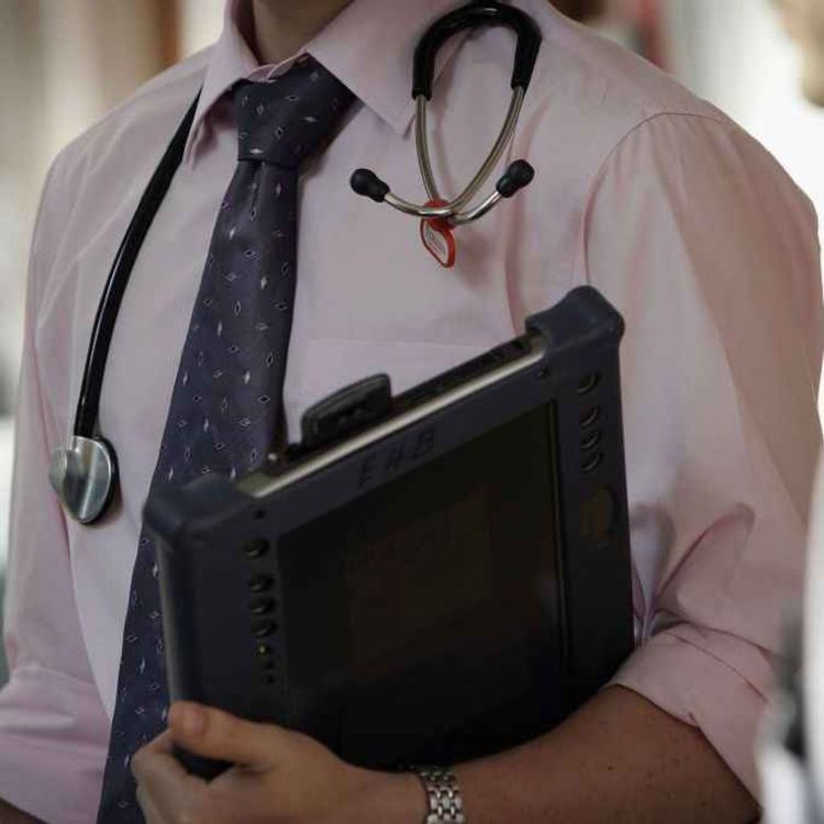 cover art for 5133: LISTEN¦ Have you had trouble getting a GP appointment? Should they all be face-to-face, or do phone consultations have a role to play. Hear what one of NI's top GPs had to say to Frank