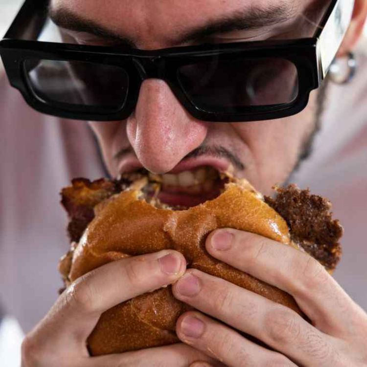 cover art for 5138: LISTEN¦ Should cinemas ban hot food? Do other people eating in public gross you out? Frank spoke to Helen McClements from Sour Wee Blog