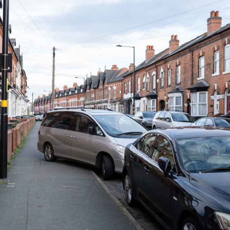 cover art for 5163: LISTEN¦ Should bad parking be punished with fines? A new pilot scheme in south and east Belfast could see people prosecuted for blocking pavements or access for residents, pedestrians or emergency services