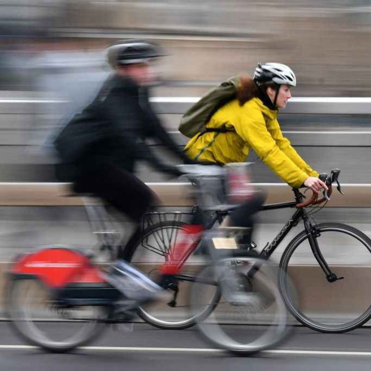 cover art for 5176: LISTEN¦ Should cyclists be banned from cities, to avoid collisions with pedestrians? Birmingham is the latest council to consider it. Would it be a backward step in the push towards more active travel? Frank spoke to Andrew McClean from Cycling UK