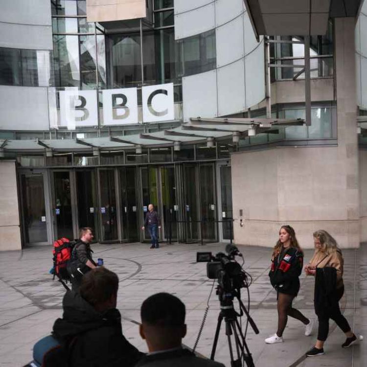 cover art for 5220: LISTEN¦ Should the taxpayer fund the BBC? The Culture Secretary is considering scrapping the licence fee and using general taxation to pay for the service instead