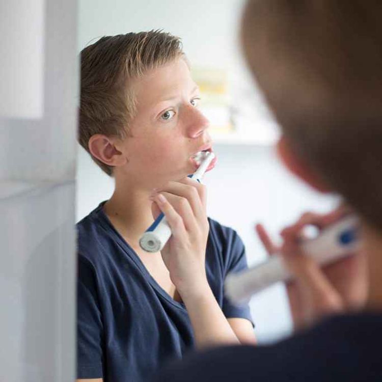 cover art for 5229: LISTEN¦ Are school teeth-brushing lessons the answer to tackling tooth decay? Or should it be up to parents to teach kids good habits? Perhaps a mix of the two? John spoke to dentist Ciara Gallagher, from the British Dental Association