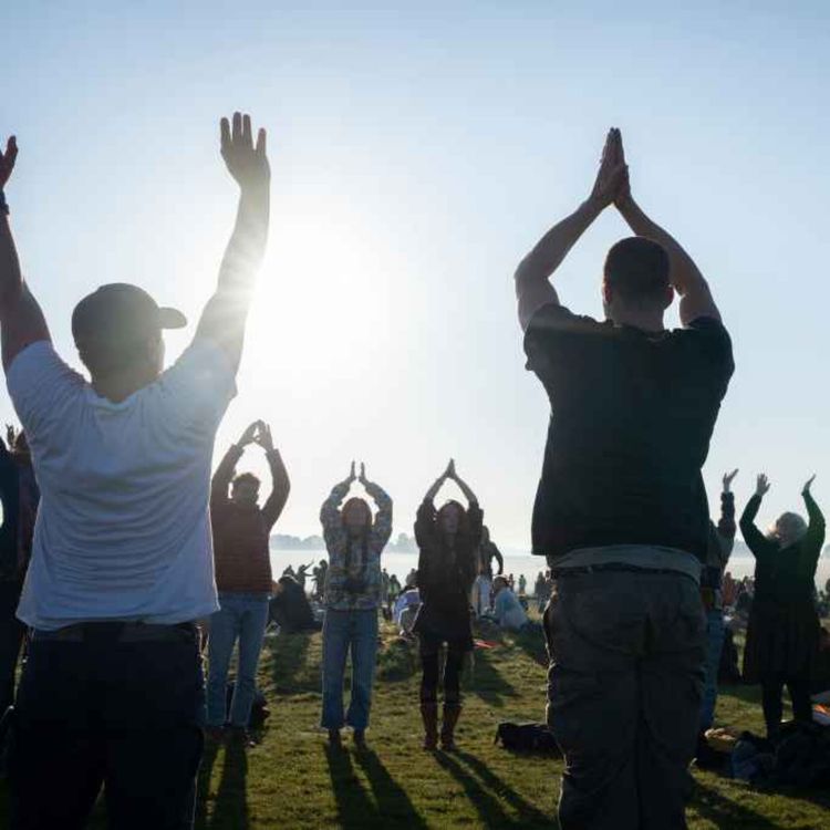 cover art for 5245: LISTEN¦ Are you an early bird? A new study found mornings are the 'happiest' time of the day, when we're in a better mood, with lower levels of the stress hormone cortisol. Frank spoke to early-rise Gráinne McGarvey from Pulse PR 