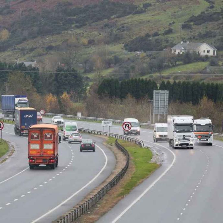 cover art for 5247: LISTEN¦ Should Northern Ireland follow the Republic in lowering the speed limit on some roads? Would it make us safer? Frank spoke to road safety expert Terence Malcolm and took calls from listeners