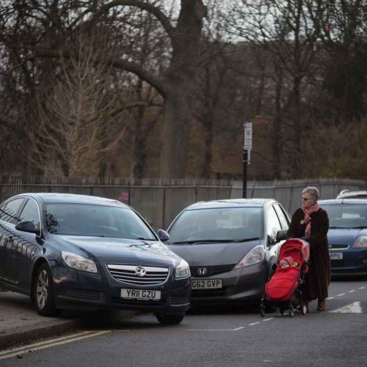 cover art for 5261: LISTEN¦ Should we ban pavement parking? A council in England is aiming to trial the idea and some believe it would make it safer for pedestrians, wheelchair users and prams. Rick spoke to Cllr Gary McKeown from the SDLP