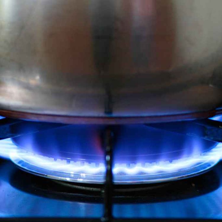 cover art for 5275: LISTEN¦ Could you save over £130 on your gas bill? Some Firmus customers are getting a price cut. Rick spoke to energy expert Aodhan O'Donnell, from Power To Switch about who will benefit