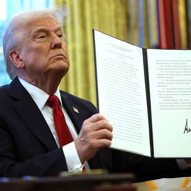 cover art for 5302: LISTEN¦ Trump's tariffs could cost the NI economy £100m by some estimates.  In what way are ordinary people likely to feel the impact? Frank spoke to Roger Pollen, head of the FSB NI and GB news reporter Dougie Beattie