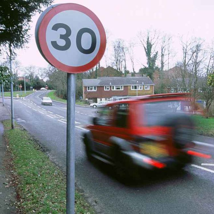 cover art for 5324: LISTEN¦ 'A few miles an hour won't make a difference to the length of your journey, but it could save a life'. Davy Jackson from RoadSafe NI spoke to Frank as PSNI figures show 300 drivers a day are being caught speeding