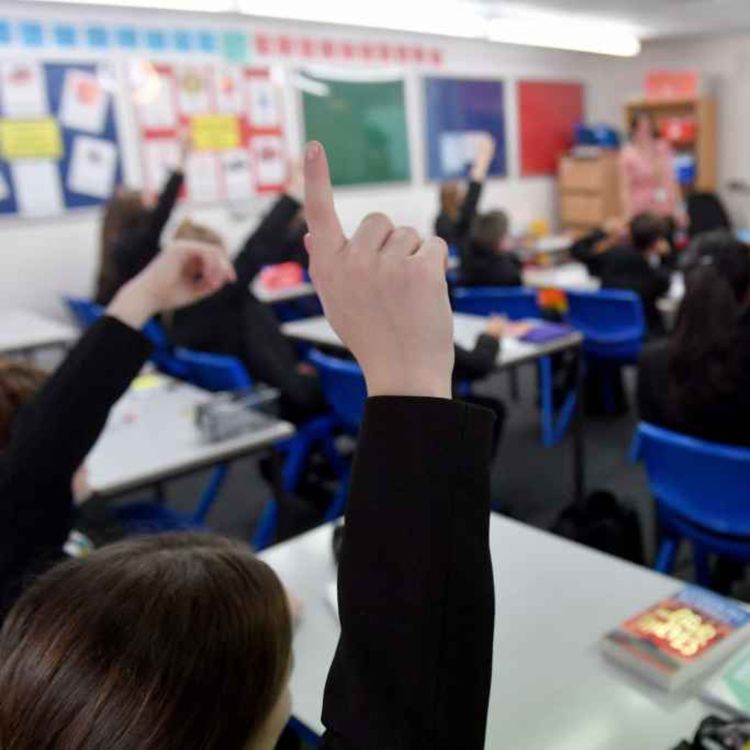 cover art for 5352: LISTEN¦ 'We'd like to get to a world where industrial action isn't necessary, but we shouldn't be criminalising teachers for taking lawful steps' - Dr Graham Gault from NAHT talked about plans to fine teachers for not complying with inspections