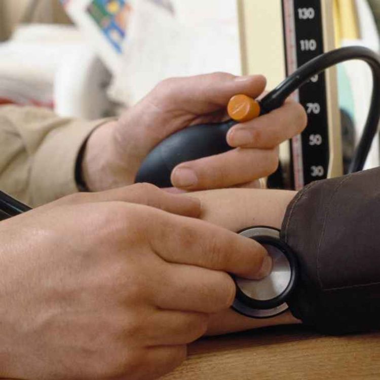 cover art for 5364: LISTEN¦ Are GPs being pushed towards privatisation? Frank spoke to Dr Frances O'Hagan, from the BMA and Prof Deirdre Heenan, after a senior doctor warned of an exodus from the NHS to the private care sector