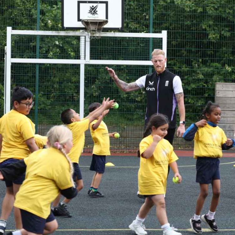 cover art for 5374: LISTEN¦ Should school children have daily PE lessons? Charity the Youth Sports Trust have warned nearly half of young people are getting 30 minutes activity a day - the Chief Medical Officer recommends one hour