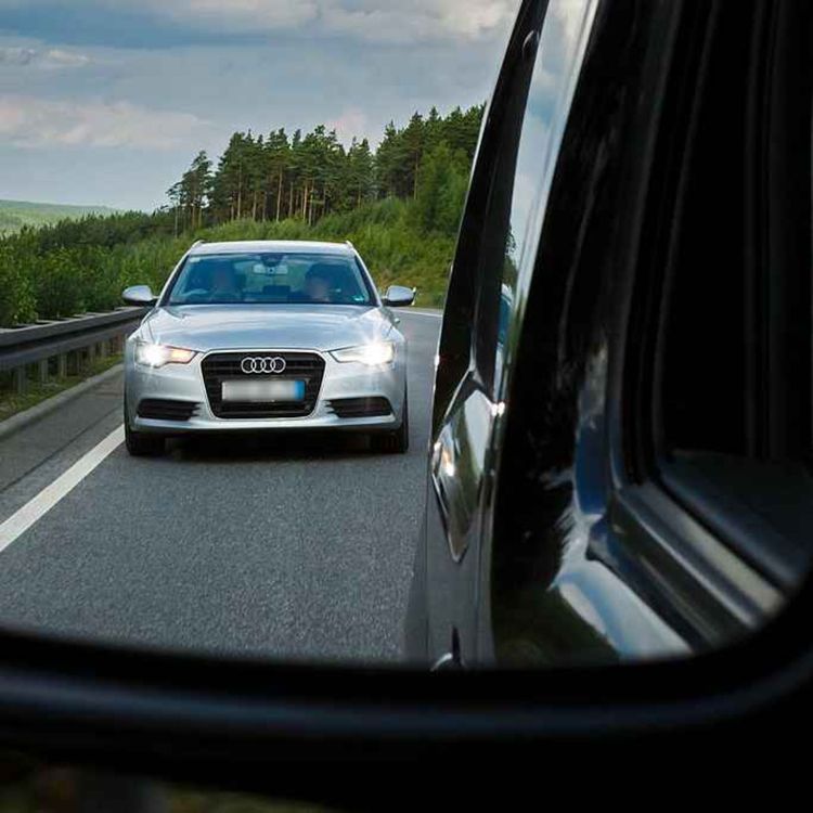 cover art for 5398: LISTEN¦ Nearly half of drivers admit to tailgating - which was linked with 140 UK road deaths last year. Should we increase the penalty, which currently sits at three points and a £100 fine? Frank spoke to Davy Jackson from Roadsafe NI