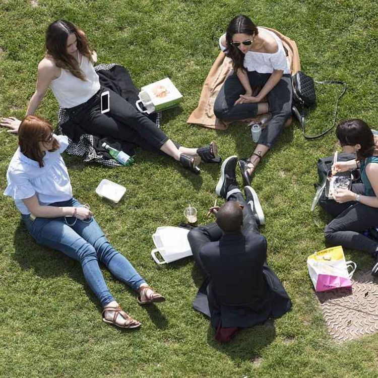 cover art for 5401: LISTEN¦ Would you like a shorter work week? 17 companies carried out a trial of a four-day work week. All 17 have decided to keep the routine. Frank spoke to Mark Haslam, founder of Loud Mouth Media in Belfast