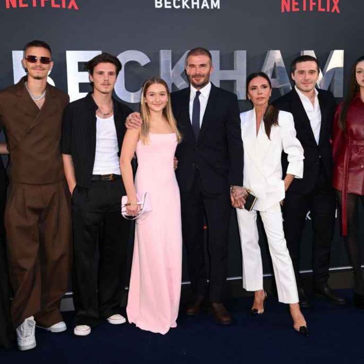 cover art for 5422: LISTEN¦ Are the Beckhams right to refuse to buy their children houses? They said it was to teach them the value of 'hard graft'. Should parents financially support their adult children?