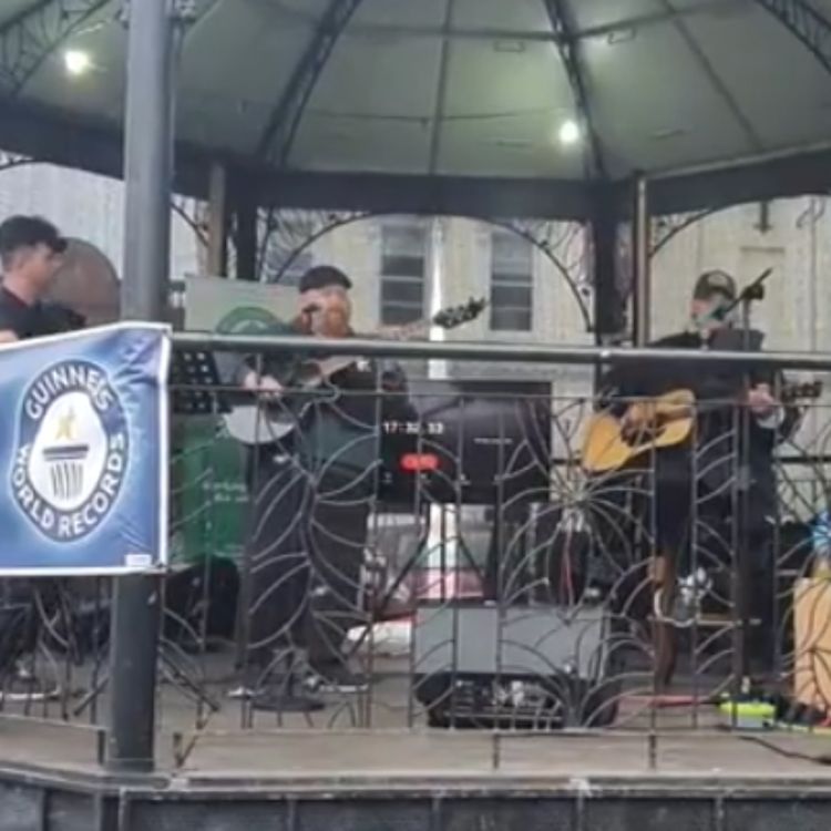 cover art for 5435: LISTEN¦ Record-breaking Armagh man Marty Rafferty spoke to Frank the day after just his 27 hour buskathon - which raised valuable funds for the Secret Santa charity 