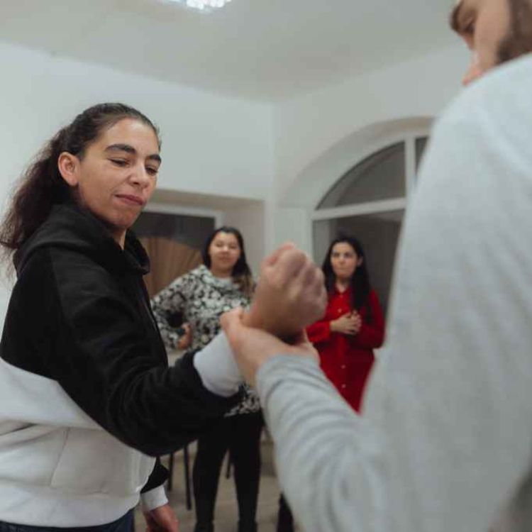 cover art for 5436: LISTEN¦ Should we teach self defense to children at school? A new book revealed that as a teenager, Queen Camilla fought off a would-be attacker on a train. Frank spoke to Glyn Ashton from Vault self-defence and Treasa Rice from Glow NI 