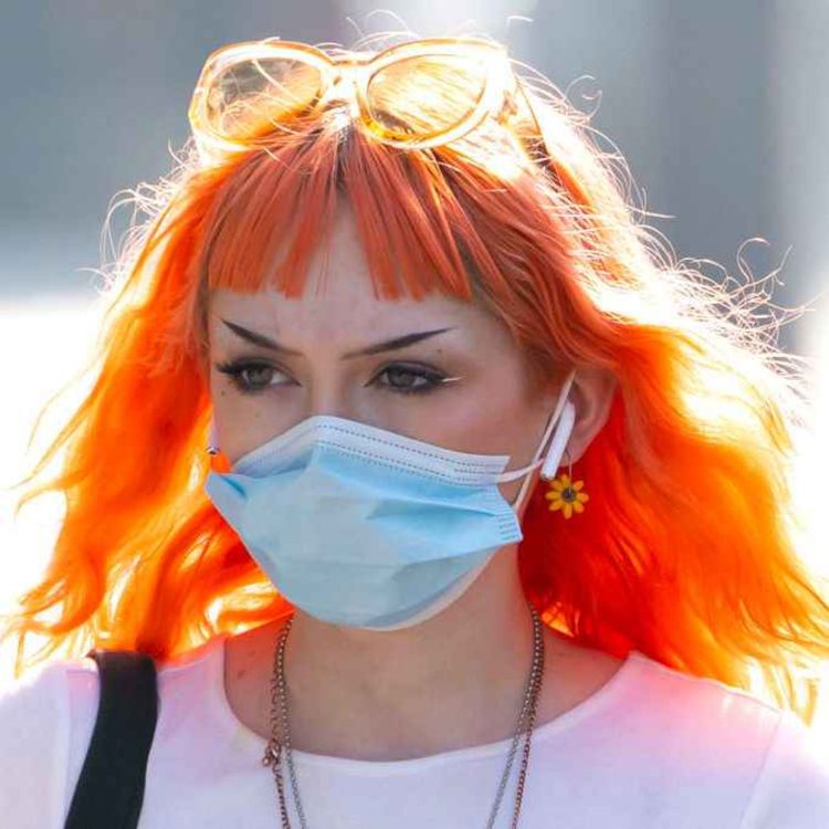 cover art for 5472: LISTEN¦ One of the UK's leading health authorities has told people they 'must' wear a face mask if they have flu-like symptoms - would you wear a mask to stop the spread? Frank spoke to virologist Dr Connor Bamford