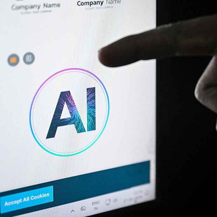 cover art for 5493: LISTEN¦ Should we all be learning AI? The government's offering free training - but is there a danger the courses will be out of date by the time they're taught? Peter spoke to digital expert Wayne Denner