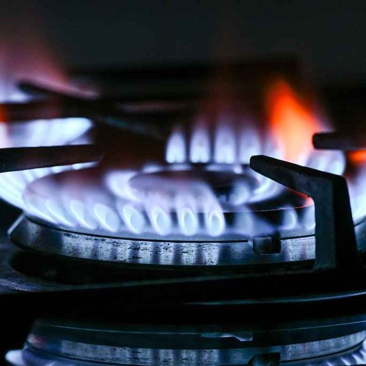 cover art for 5498: LISTEN¦ Will GB price cap lower bills in NI? If not, why not? And is it still possible to get a better deal on your gas, oil or electricity? John spoke to Aodhan O'Donnell, founder of Power to Switch