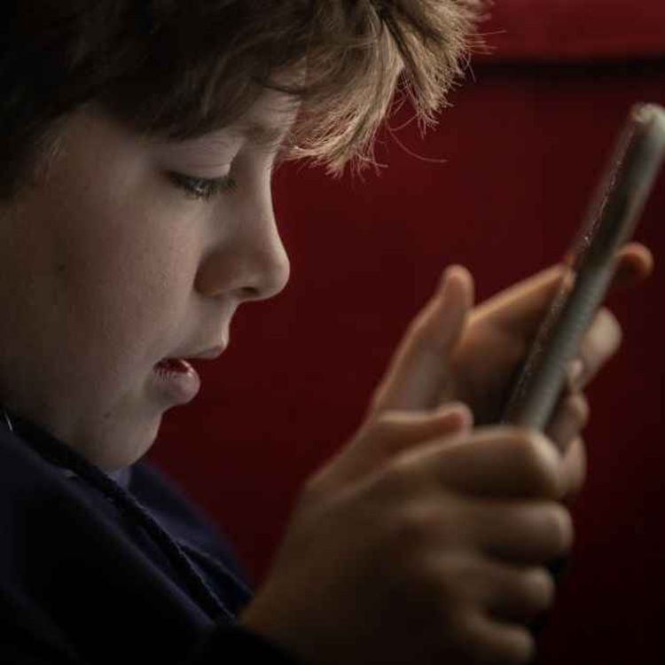 cover art for 5509: LISTEN¦ Is social media deliberately addictive? A jury in a landmark case has ruled that platforms were built deliberately to be addictive and that had harmed a young person's mental health