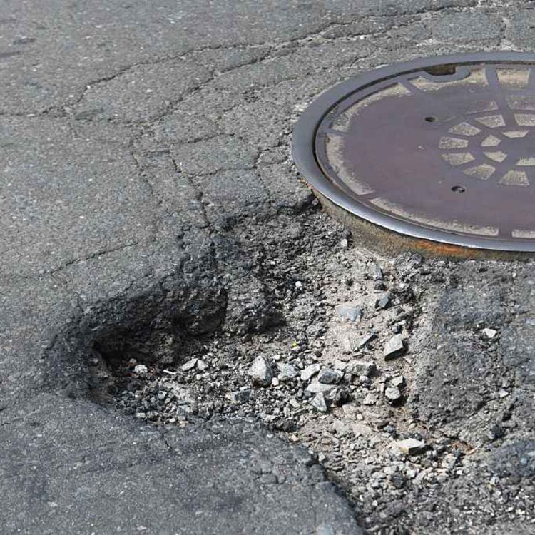 cover art for 5526: LISTEN¦ Potholes - are the roads looking better, following an eight-week push that saw around 10,000 repairs? The DUP's Peter Martin highlighted figures that suggest we could be on course to fix fewer this year than in 2025 