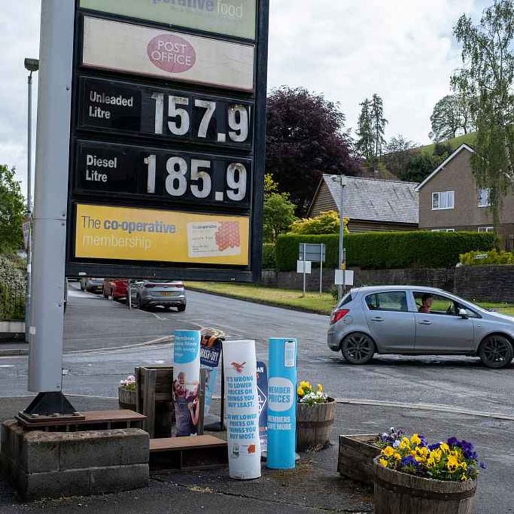 cover art for 5530: LISTEN¦ In the latest episode of our Shared Island Perspectives series, we examine the growing cost-of-living pressures facing families and businesses across the island of Ireland.