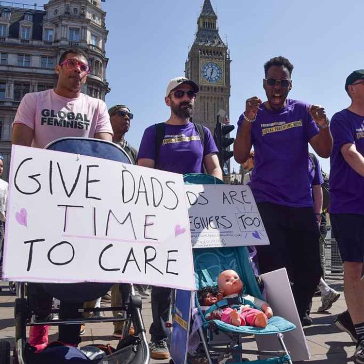 cover art for 5552: LISTEN¦ Should dads get longer paternity leave? Northern Ireland has one of least generous paternity arrangements in Europe. Frank spoke to Alliance MLA Peter McReynolds who's been pushing for change