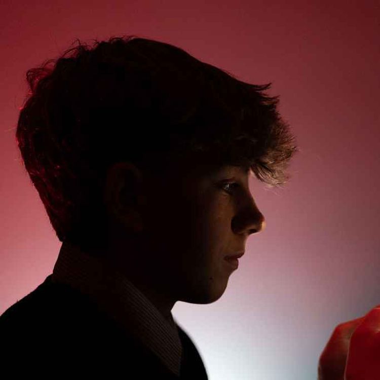 cover art for 5553: LISTEN¦ Who should be responsible for keeping children safe online? In the latest in our Shared Island Perspectives series, Adrian Kennedy spoke to top online safety expert Wayne Denner and Alex Cooney, CEO of Cyber Safe Kids