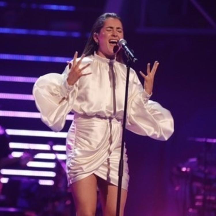 cover art for 4822: LISTEN¦ Derry's Brooke Scullion gave a 'knockout' performance on Saturday night as she reached The Voice UK semi final. She spoke to U105 about coping with fame, support from her family and her initiative 'together at home'